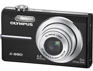 Nur 100 Euro: Olympus Digitalkamera X 880